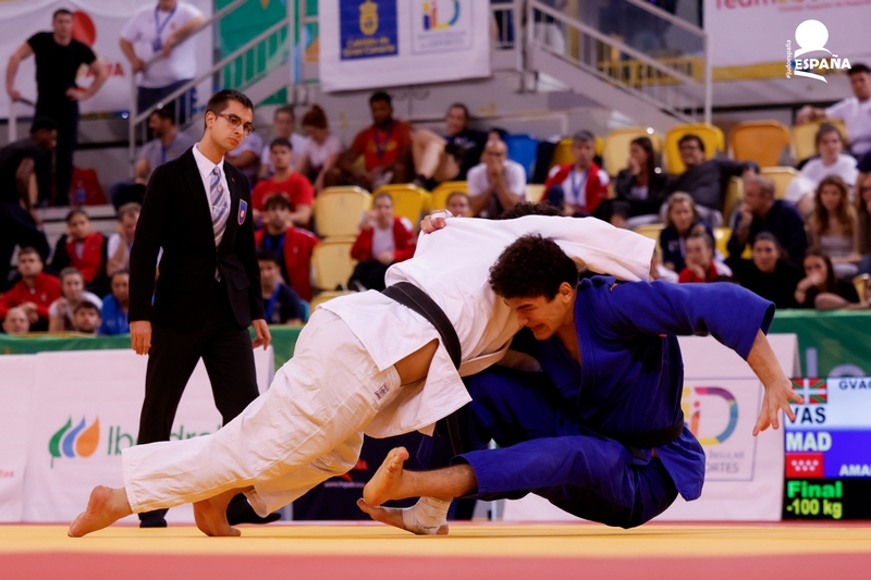 El navarro Asier Marco, arbitra en la Europea Cup de Judo de Génova 08-02-25